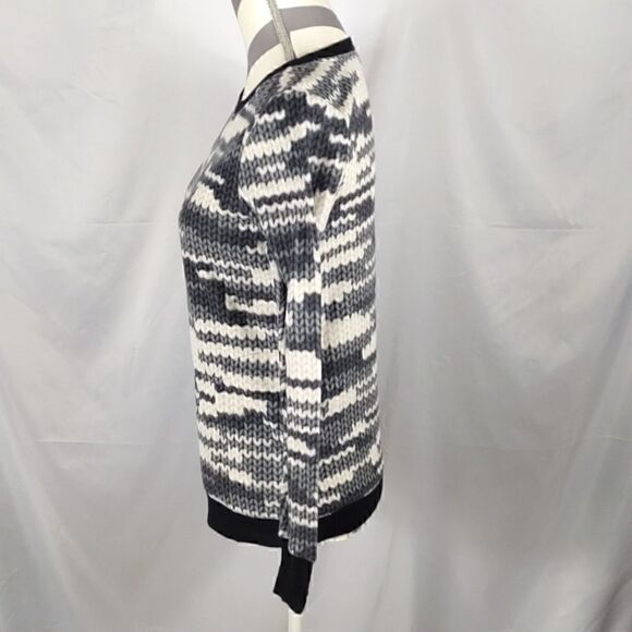 Vera Wang Sweatshirt    - Picture 3 of 6